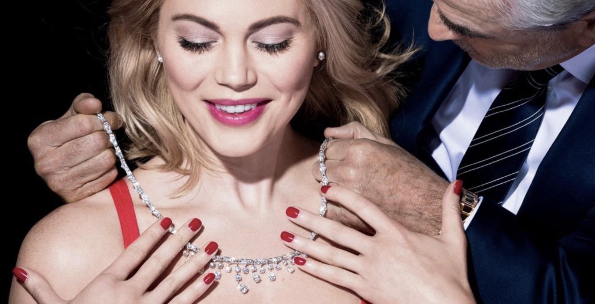 Québec skyline at night with a romantic couple silhouette